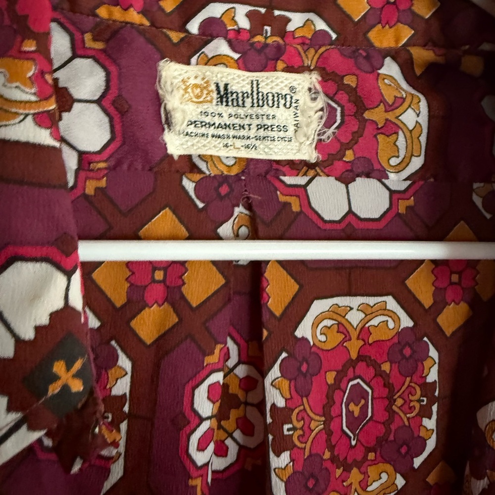 Vintage MARLBORO Brightly Colored 70's  Shirt  Size 16-16 1/2 - Picture 2 of 2